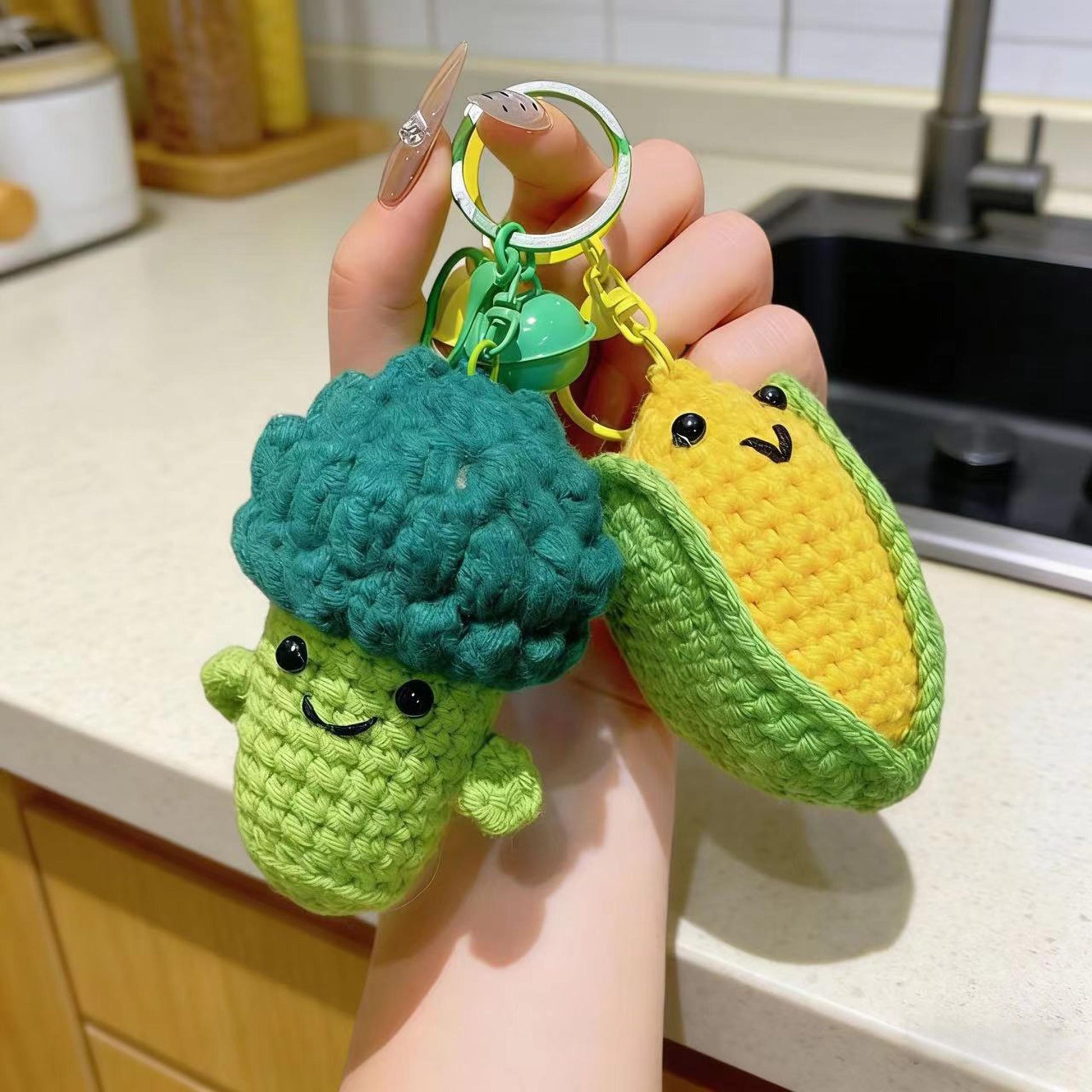 Handmade Crochet Fruit & Vegetable Keychain, Cute Amigurumi Food Charm, Yarn Knitted Keyring, Bag Pendant, Small Gift