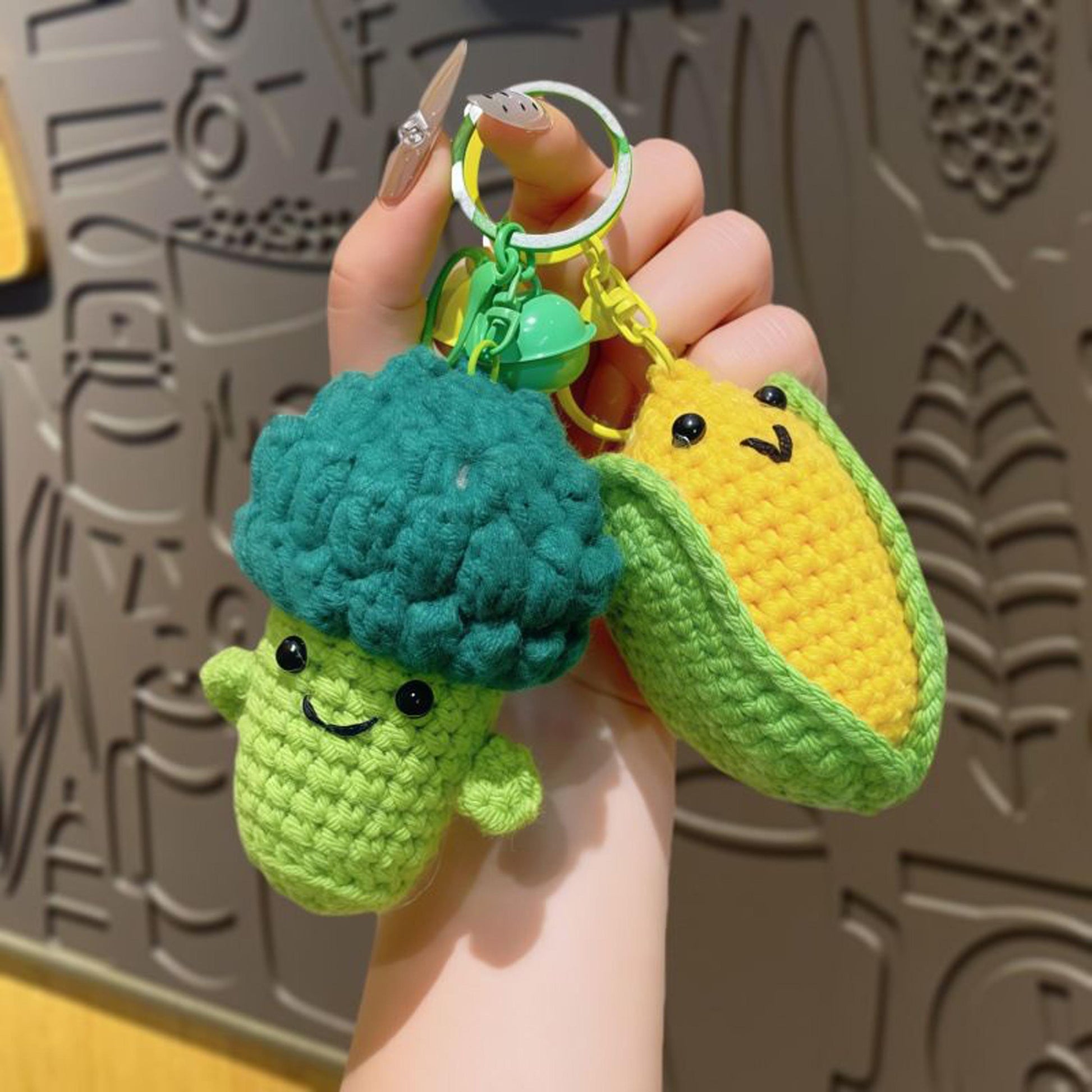Handmade Crochet Fruit & Vegetable Keychain, Cute Amigurumi Food Charm, Yarn Knitted Keyring, Bag Pendant, Small Gift