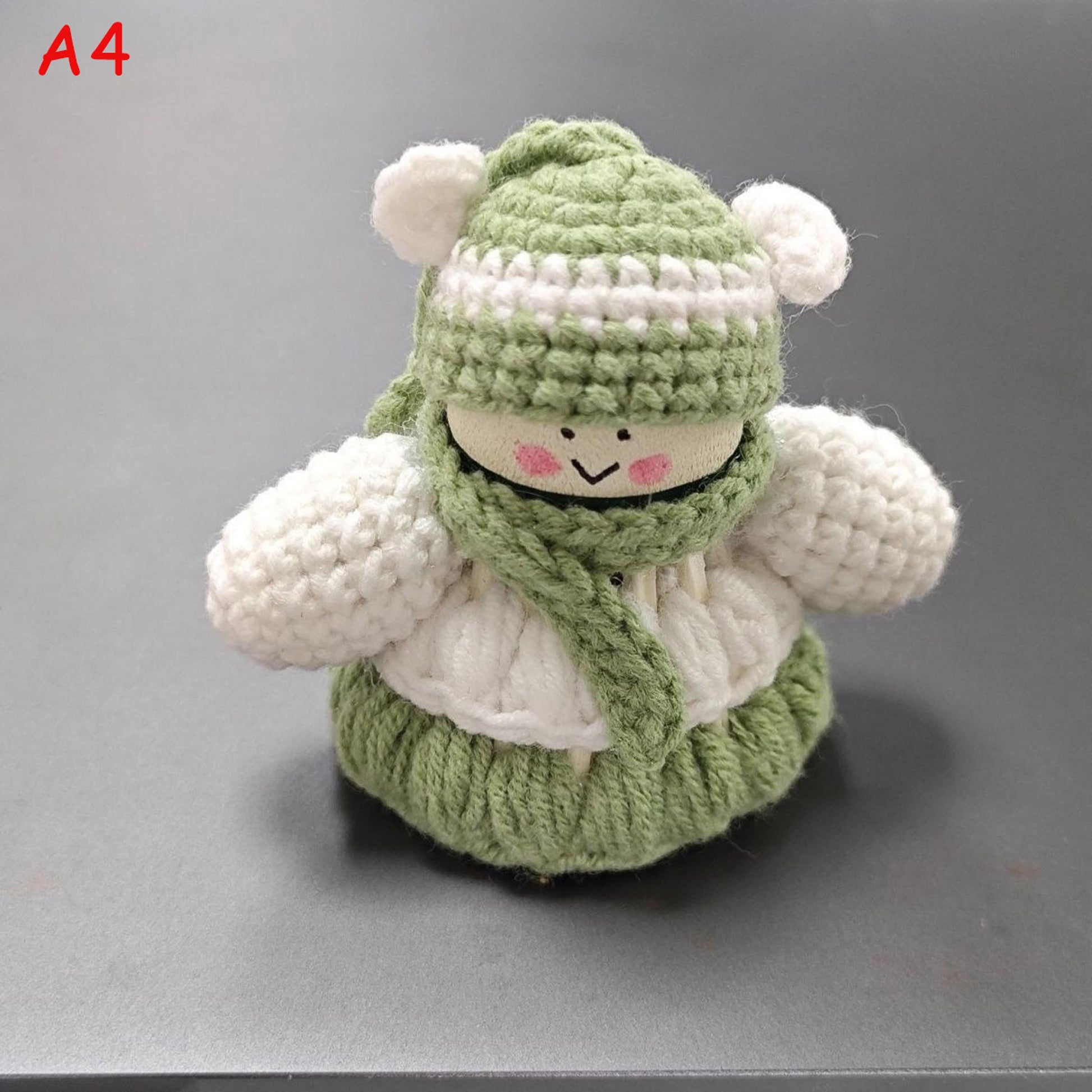 Handmade Crochet Shuttlecock Snowman Keychain, Cute Knitted Amigurumi Doll, Baby Bag Charm, Phone Charm, Gift for Kids