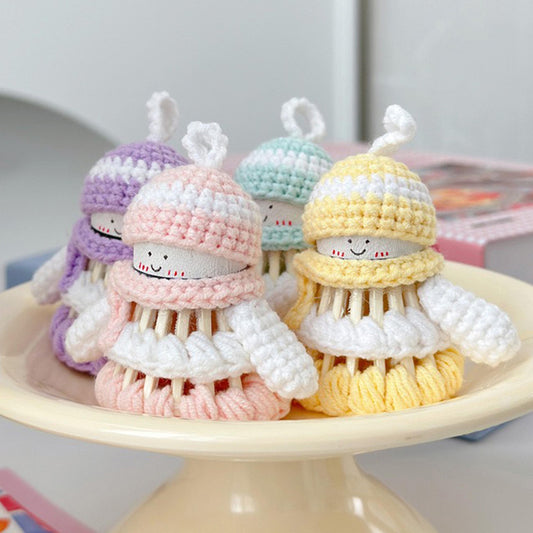 Handmade Crochet Shuttlecock Snowman Keychain, Cute Knitted Amigurumi Doll, Baby Bag Charm, Phone Charm, Gift for Kids