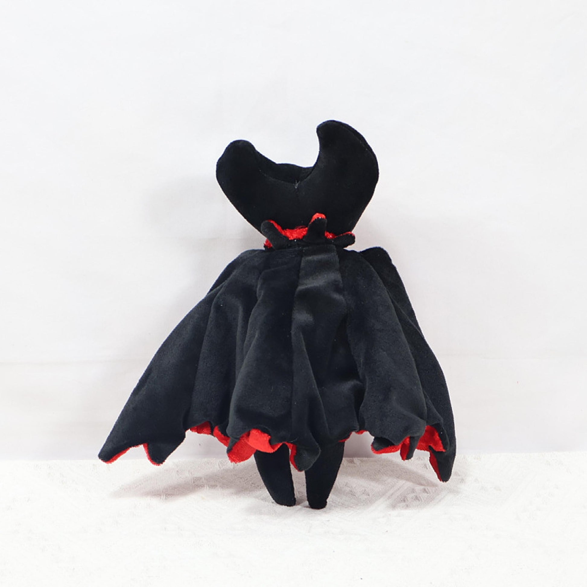 Handmade Hollow Knight Plush Doll, Knitted Game Character Stuffed Toy, Cute Gothic Collectible Gift