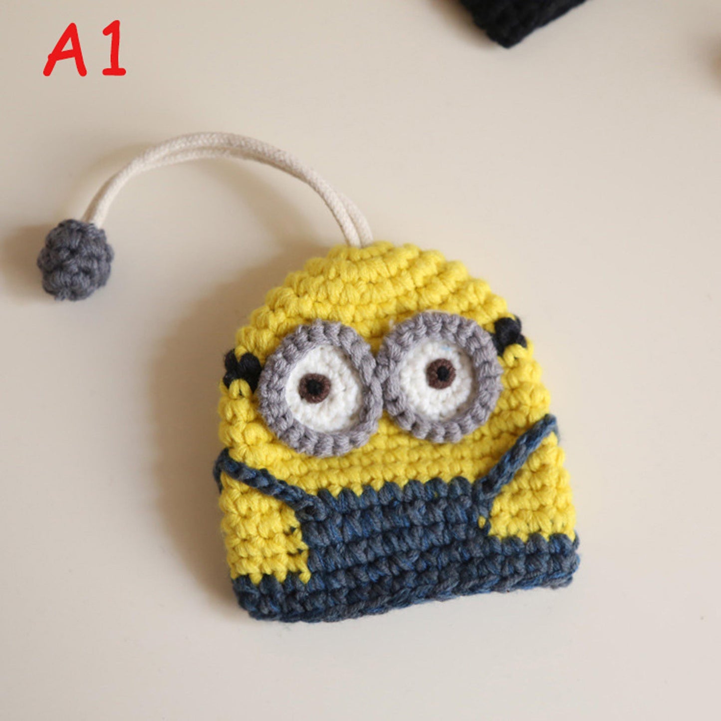 Handmade Crochet Cartoon Key Pouch, Cute Knitted Key Cover Case, Handwoven Key Protector, Bag Charm Pendant, Keychain Gift for Women