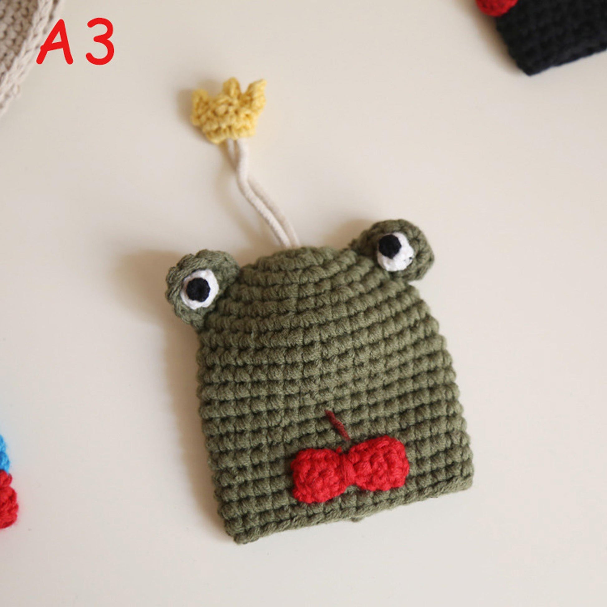 Handmade Crochet Cartoon Key Pouch, Cute Knitted Key Cover Case, Handwoven Key Protector, Bag Charm Pendant, Keychain Gift for Women