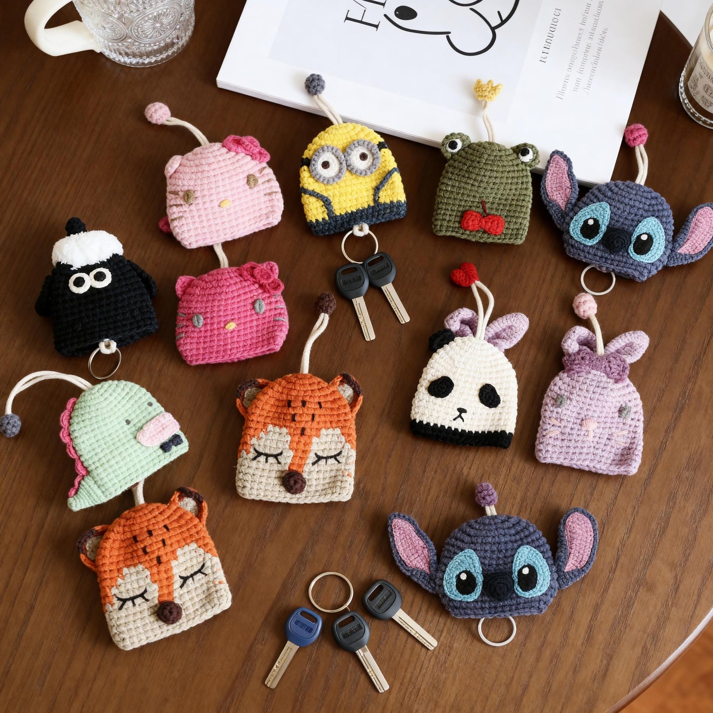 Handmade Crochet Cartoon Key Pouch, Cute Knitted Key Cover Case, Handwoven Key Protector, Bag Charm Pendant, Keychain Gift for Women